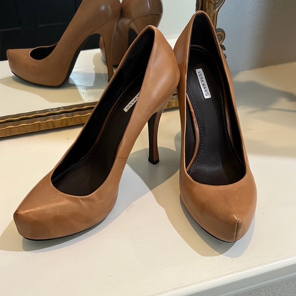 Vera Wang Shoes - Vera Wang Camel Pumps